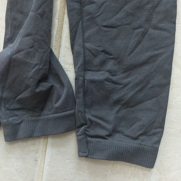 Small black and gray Pink Rose leggings - Picture 4 of 5